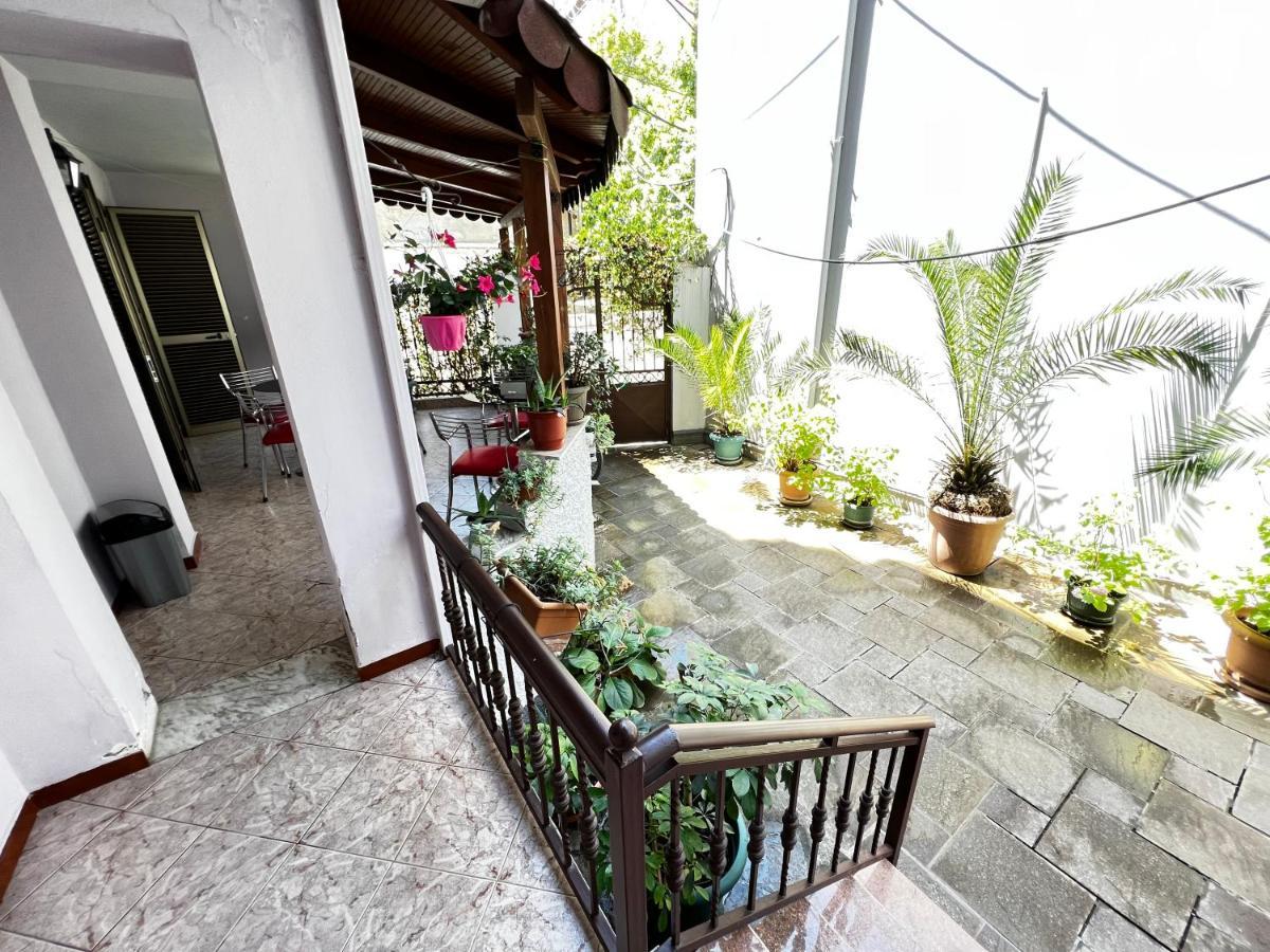 Grand Veranda *